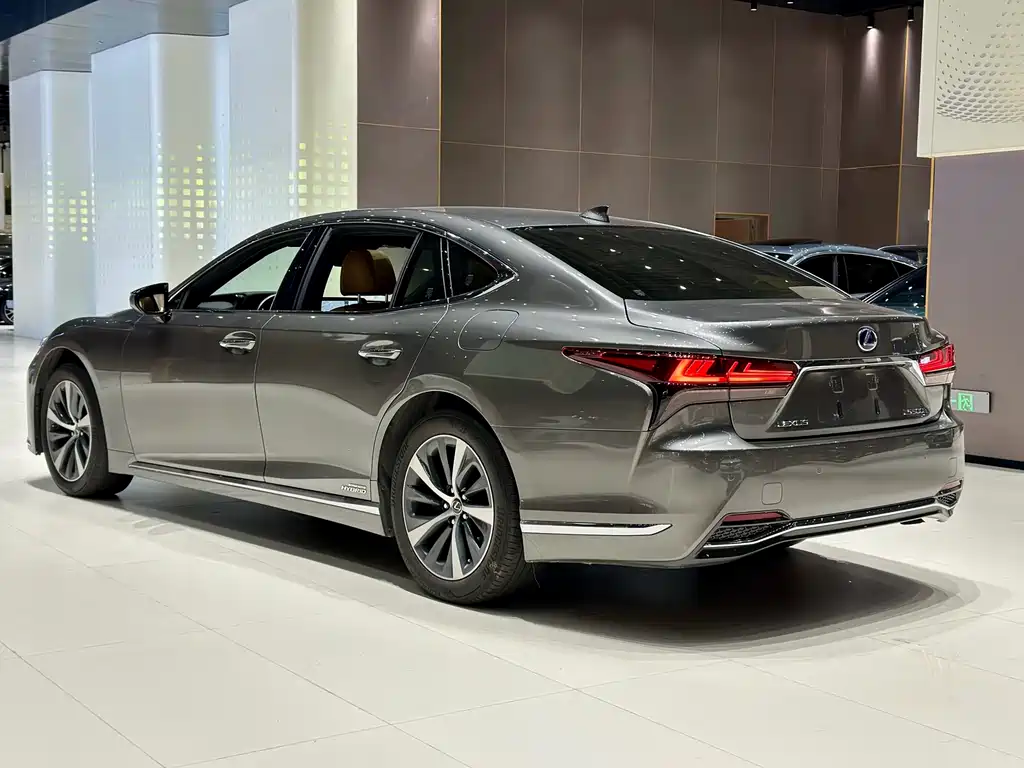 Lexus LS 2022