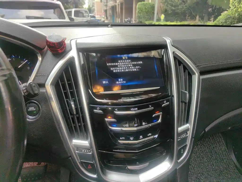 Cadillac SRX 2015 — фото 14