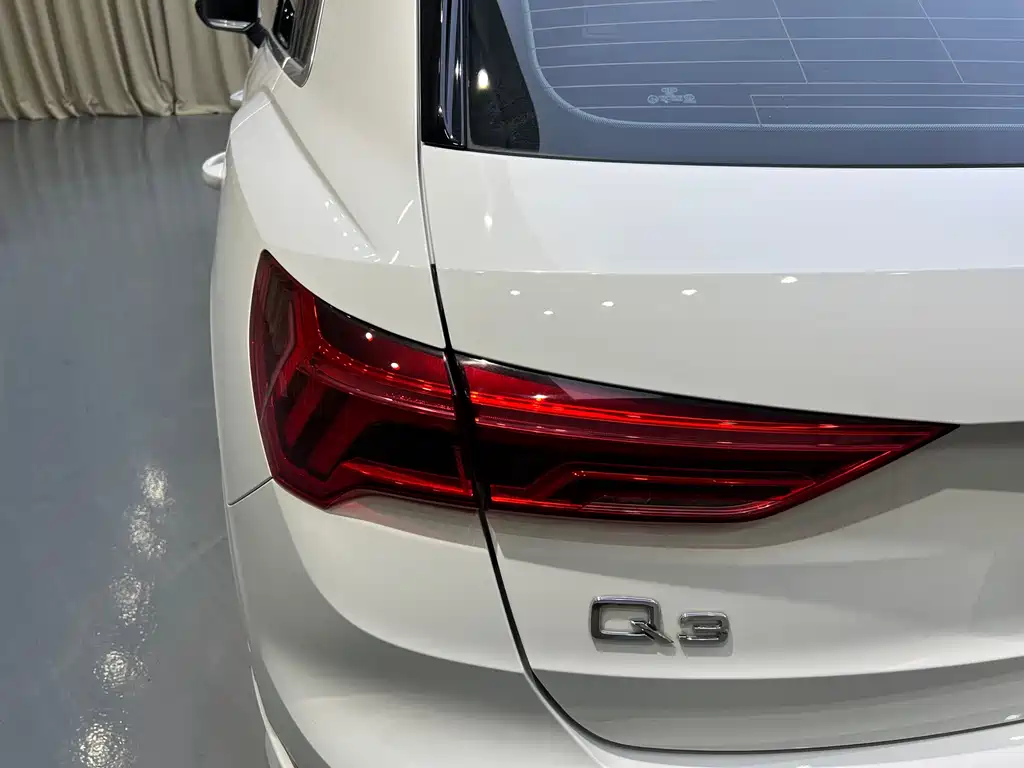 Audi Q3 2023 — фото 28