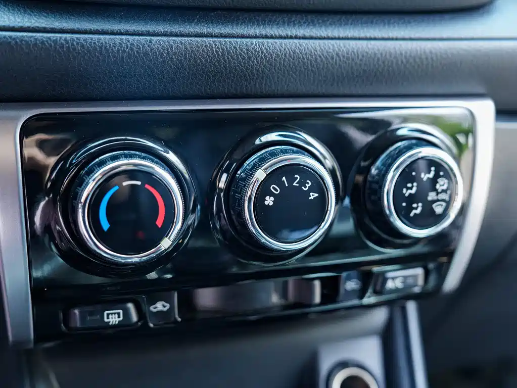 Toyota Yaris L 2022 — фото 15
