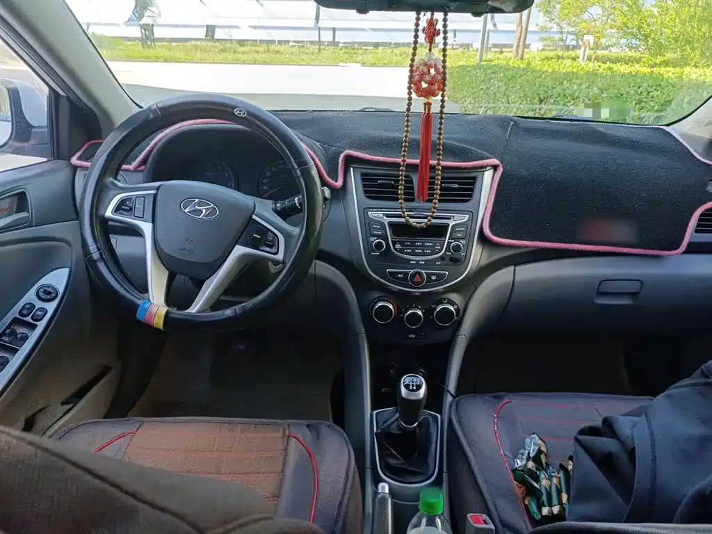 Hyundai Verna 2015 — фото 13
