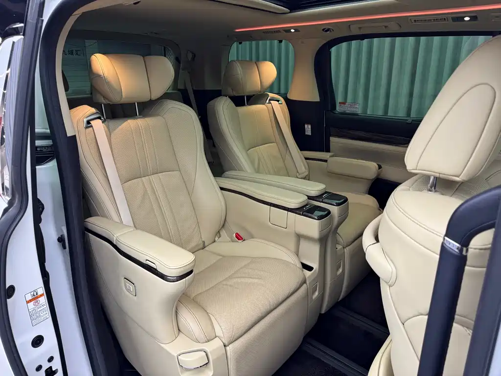 Toyota Alphard 2020 — фото 19