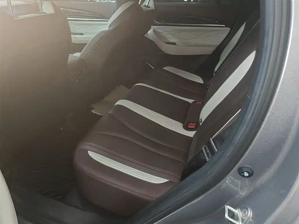 Geely Xingyue L 2023 — фото 17