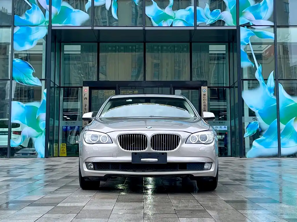 BMW 7 Series 2011 — фото 2