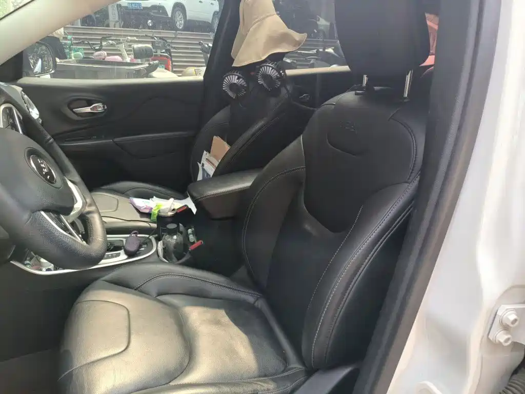 Jeep Cherokee 2018 — фото 11