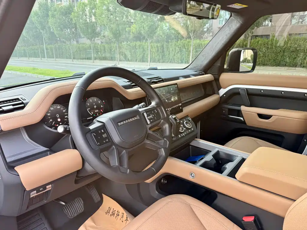 Land Rover Defender 2025 — фото 18