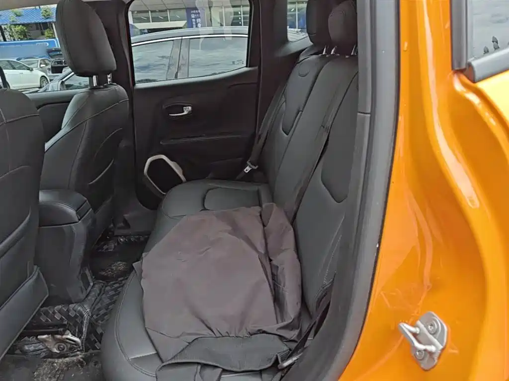 Jeep Renegade 2018 — фото 17