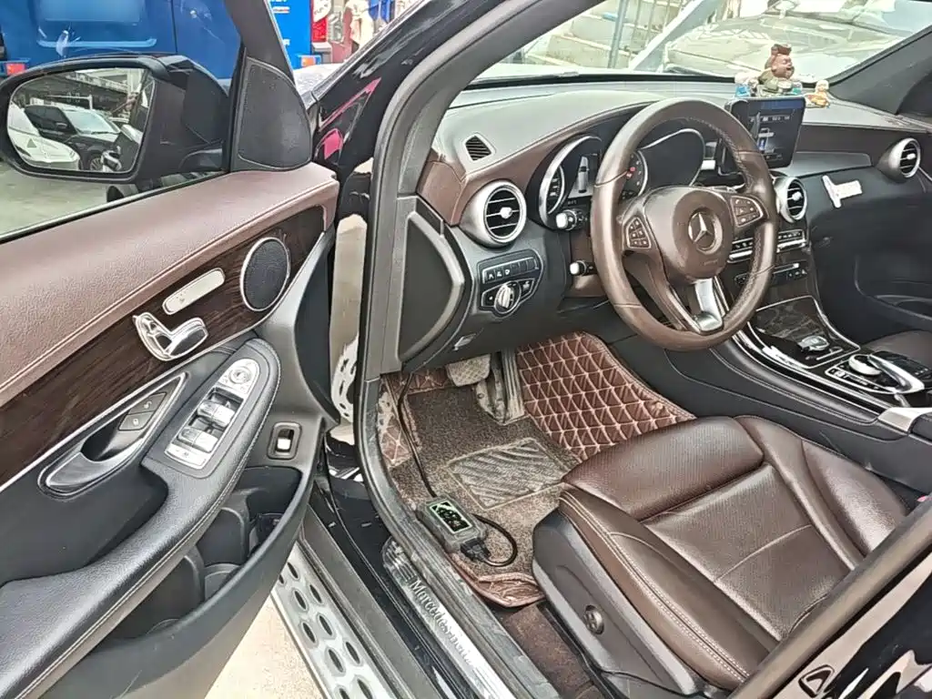 Mercedes-Benz GLC 2018 — фото 12