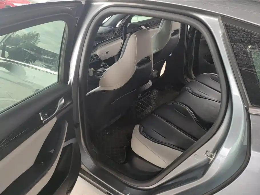 BYD Qin PLUS 2022 — фото 11