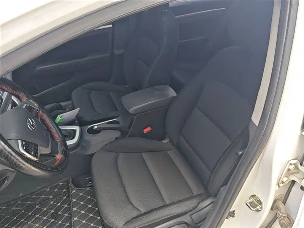 Hyundai Elantra 2017 — фото 15