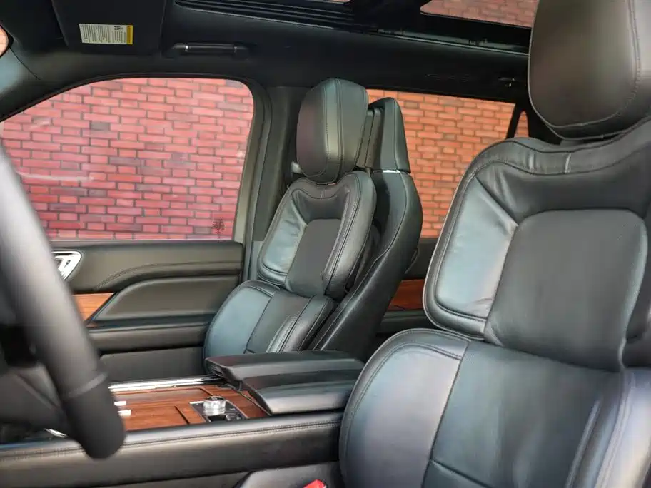 Lincoln Navigator 2018 — фото 15