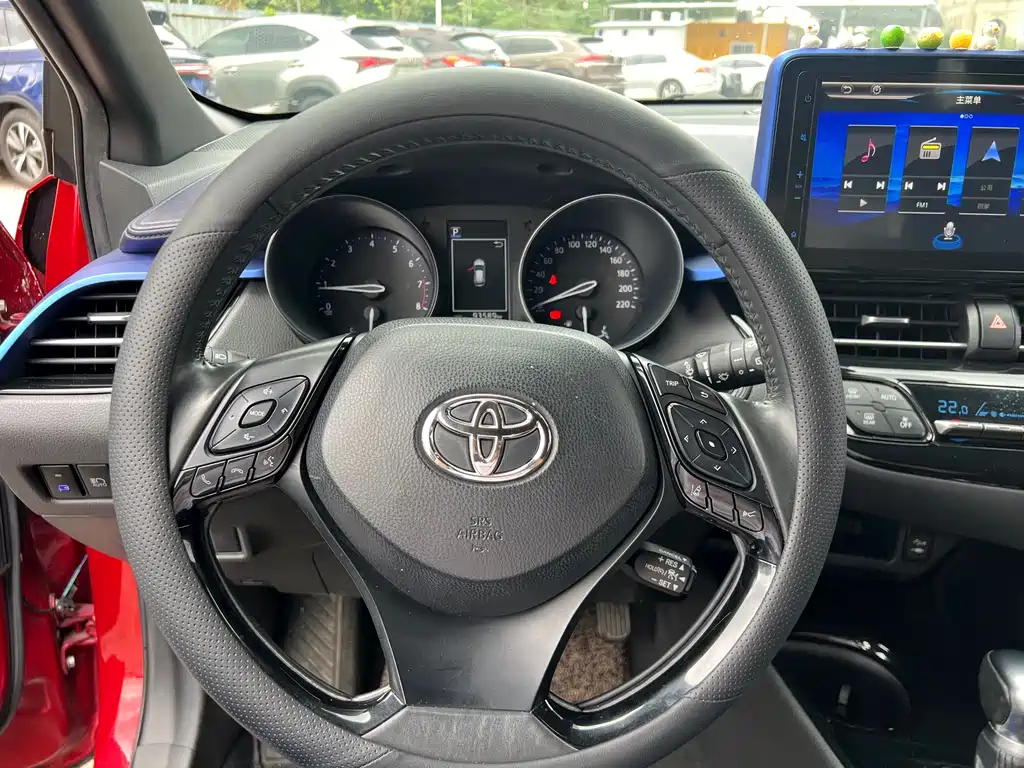 Toyota C-HR 2018 — фото 13