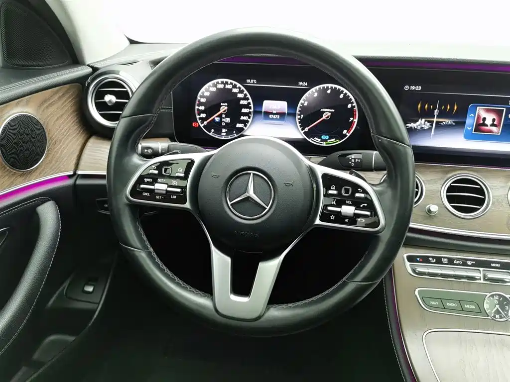 Mercedes-Benz E-Class 2020 — фото 11