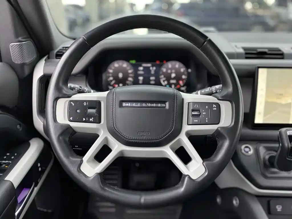 Land Rover Defender 2023 — фото 13