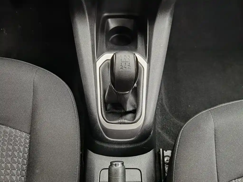 Peugeot 301 2015 — фото 13