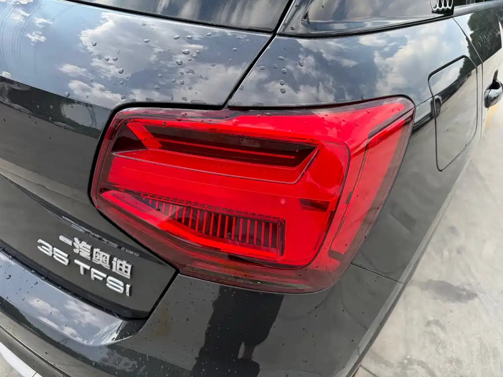 Audi Q2L 2019 — фото 12