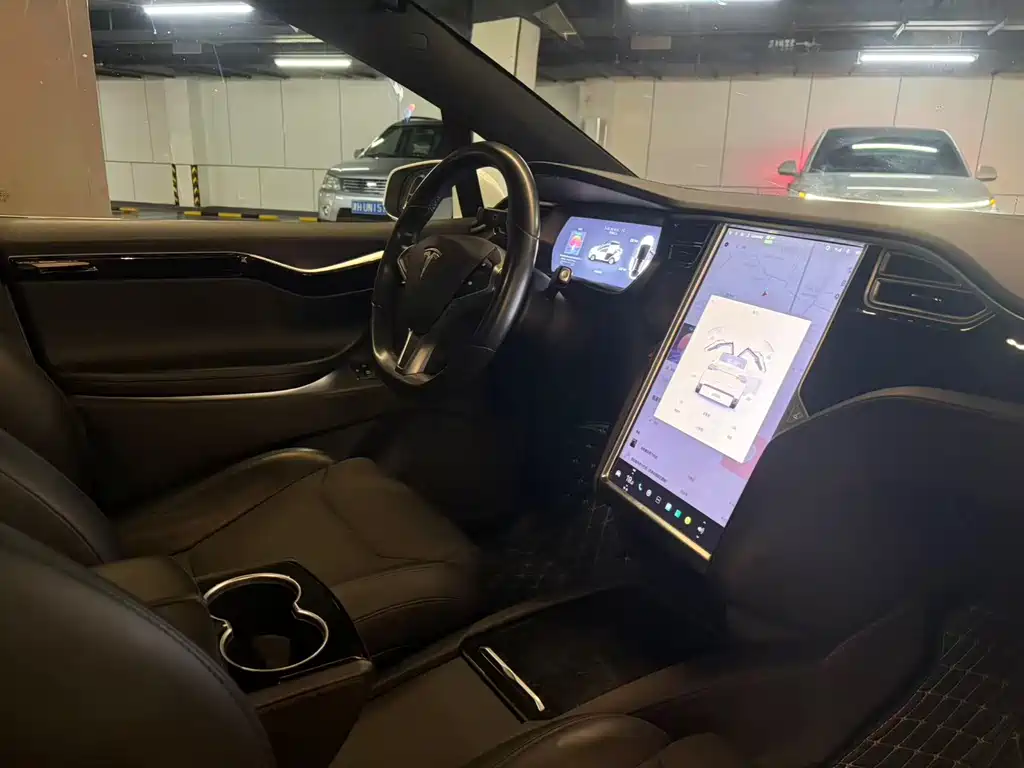 Tesla Model X 2017 — фото 16