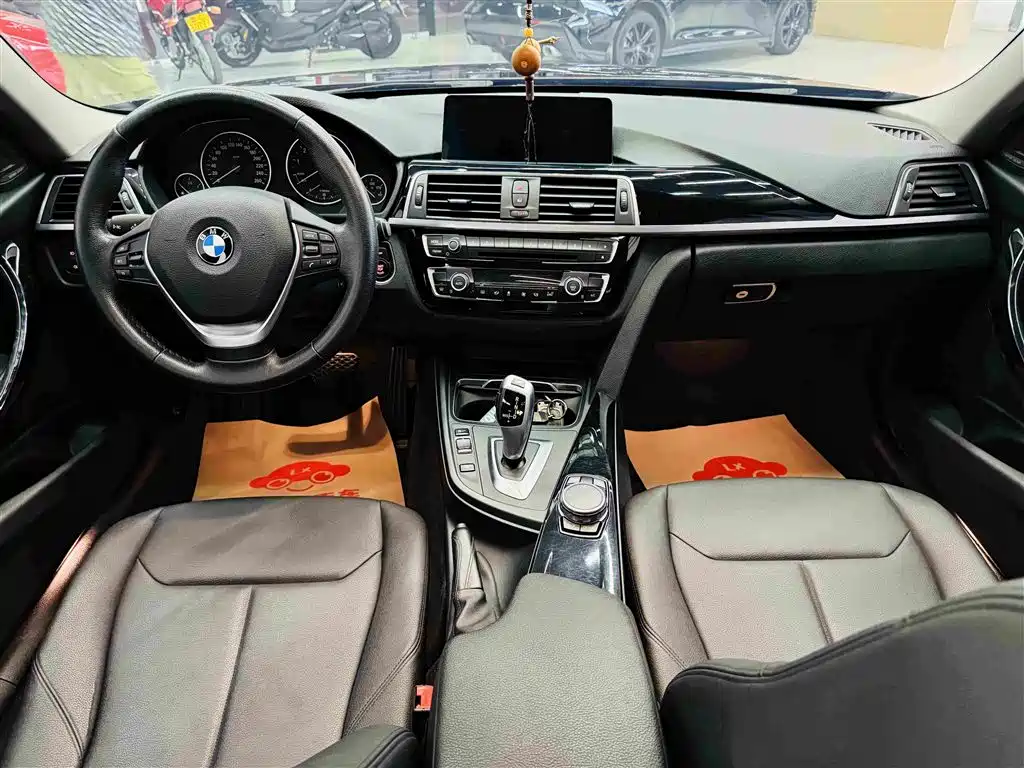 BMW 3 Series 2017 — фото 22