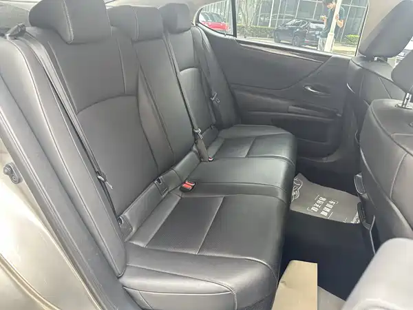 Lexus ES 2020