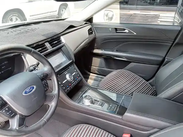 Ford Taurus 2017