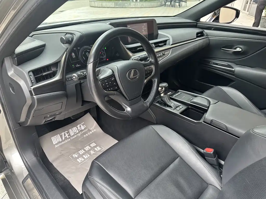 Lexus ES 2020 — фото 13
