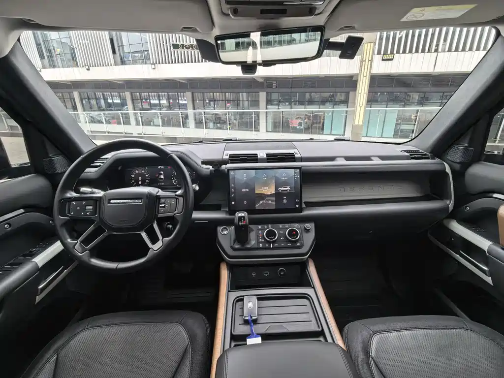 Land Rover Defender 2022 — фото 10