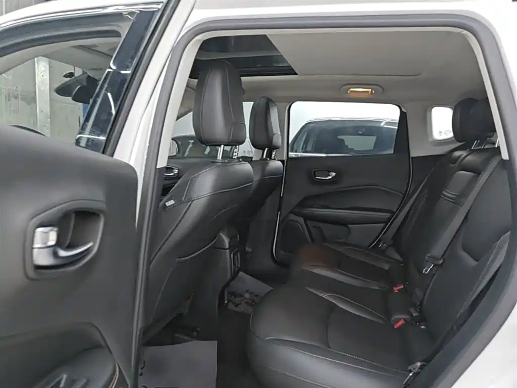 Jeep Compass 2019 — фото 17