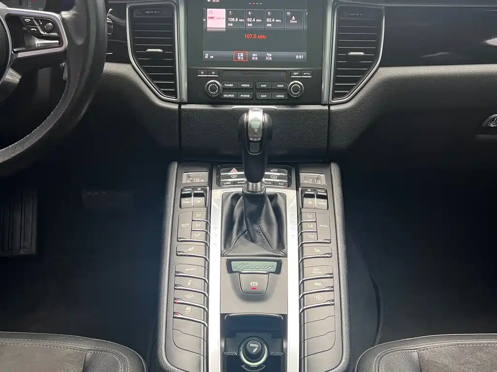 Porsche Macan 2017 — фото 12