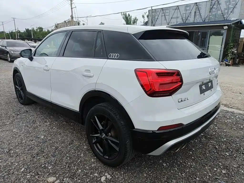 Audi Q2L 2021