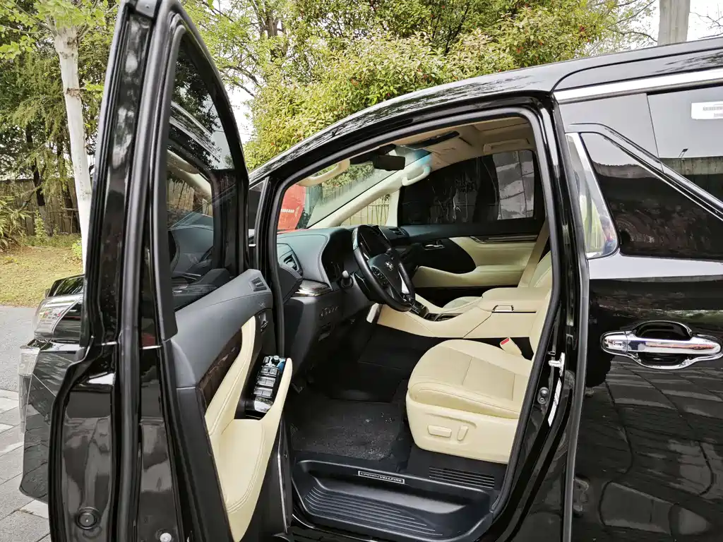 Toyota Vellfire 2023
