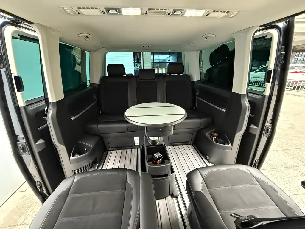 Volkswagen Multivan 2017 — фото 13