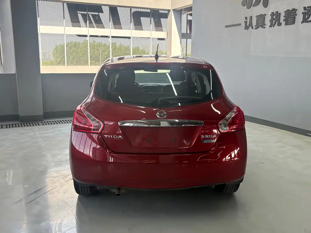Nissan Tiida 2015 — фото 8