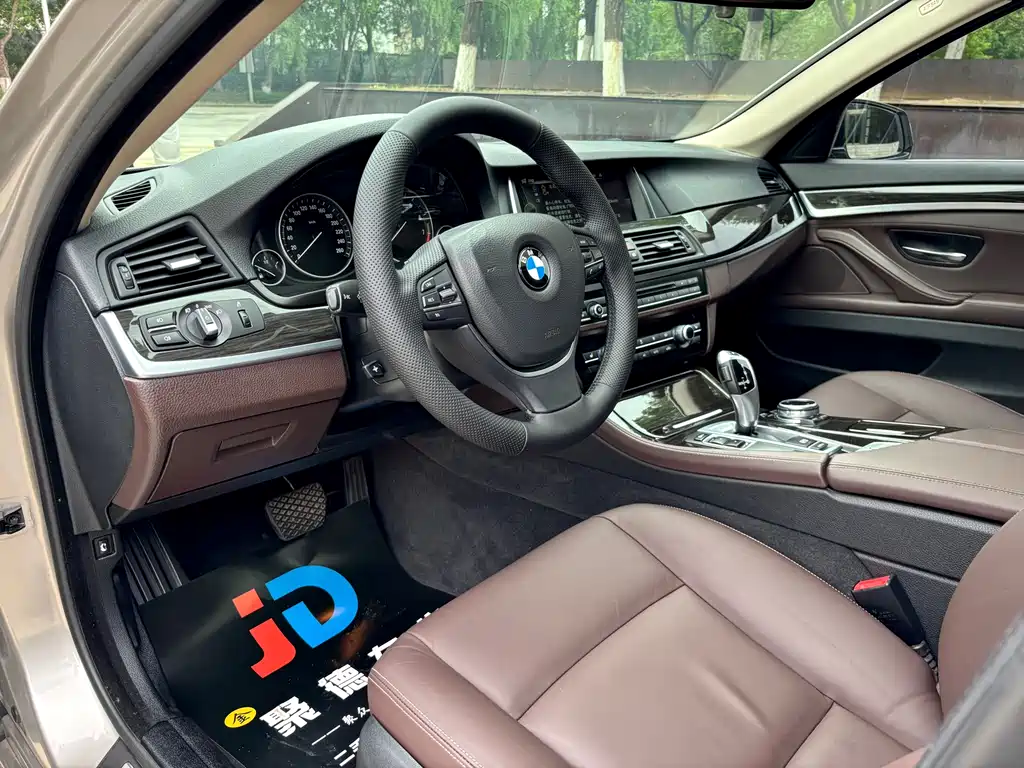 BMW 5 Series 2014 — фото 14