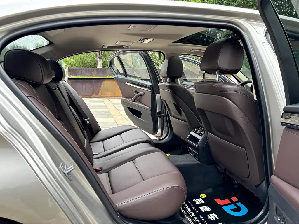 BMW 5 Series 2014 — фото 20