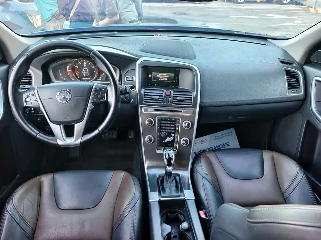 Volvo XC60 2015 — фото 11