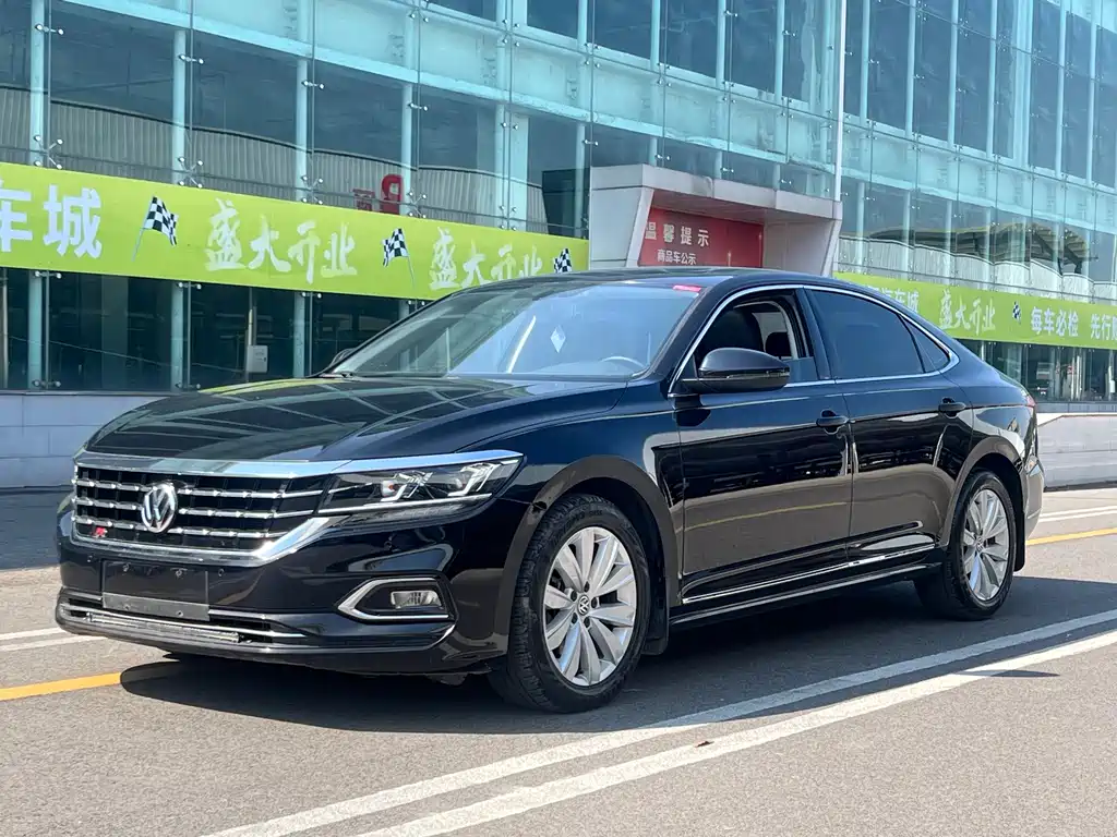 Volkswagen Passat 2019 — фото 1