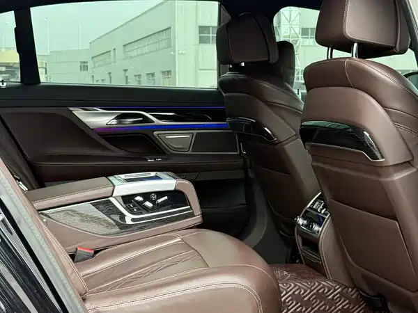 BMW 7 Series 2021