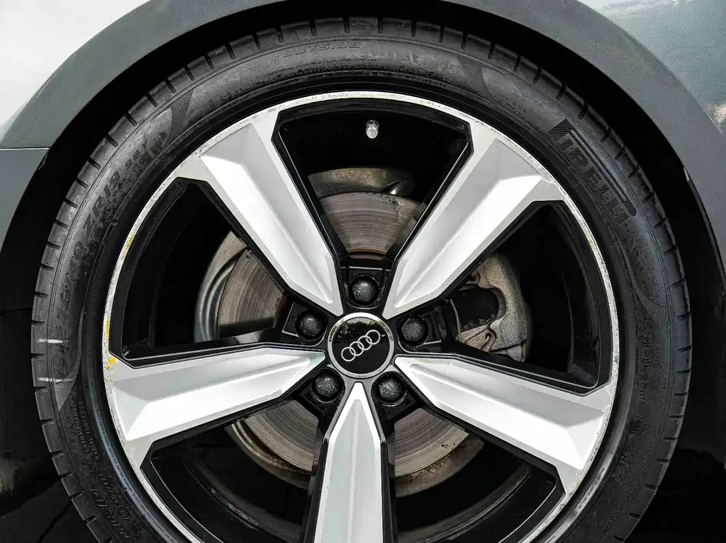 Audi A4 2020 — фото 7