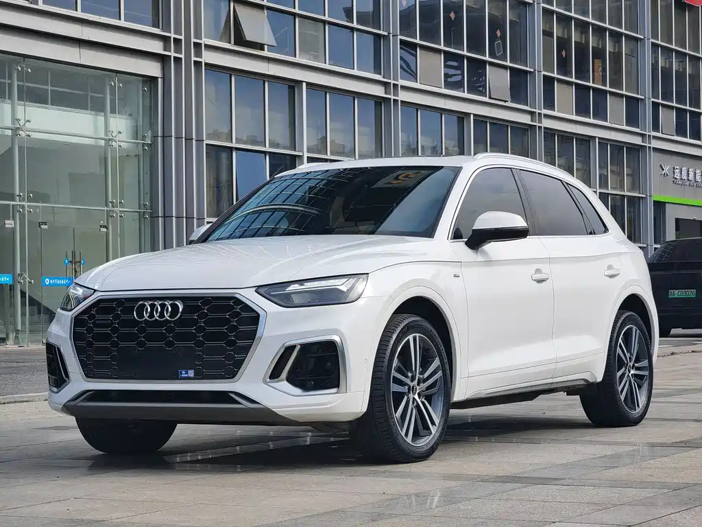 Audi Q5L 2022 — фото 1