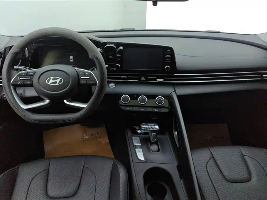Hyundai Elantra 2025 — фото 12