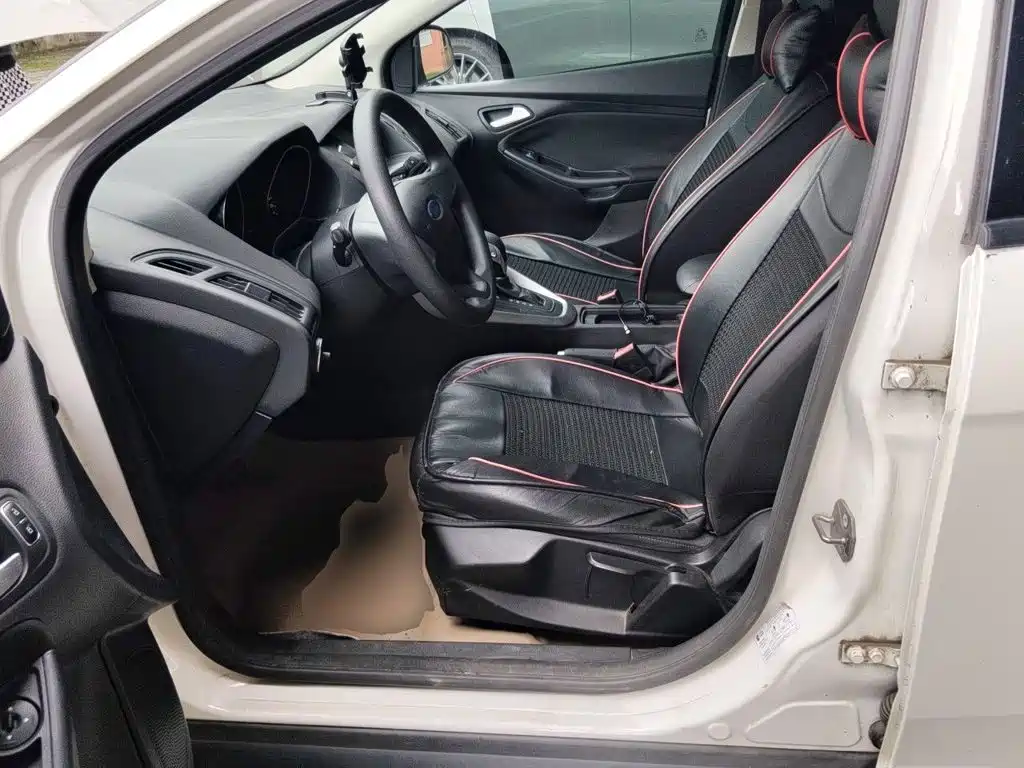 Ford Focus 2015 — фото 12