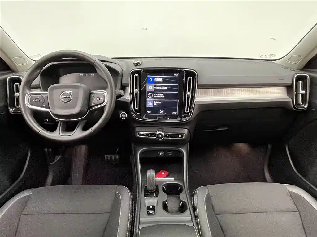 Volvo XC40 2019 — фото 11