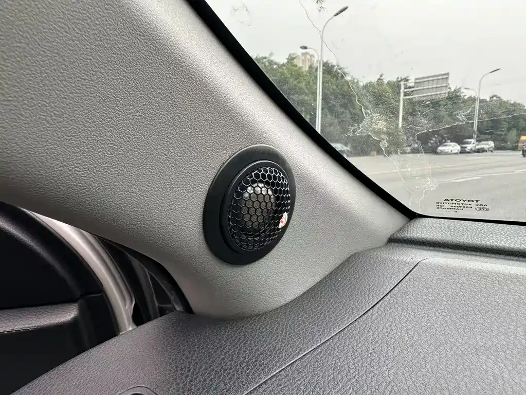 Toyota Yaris L 2019 — фото 11
