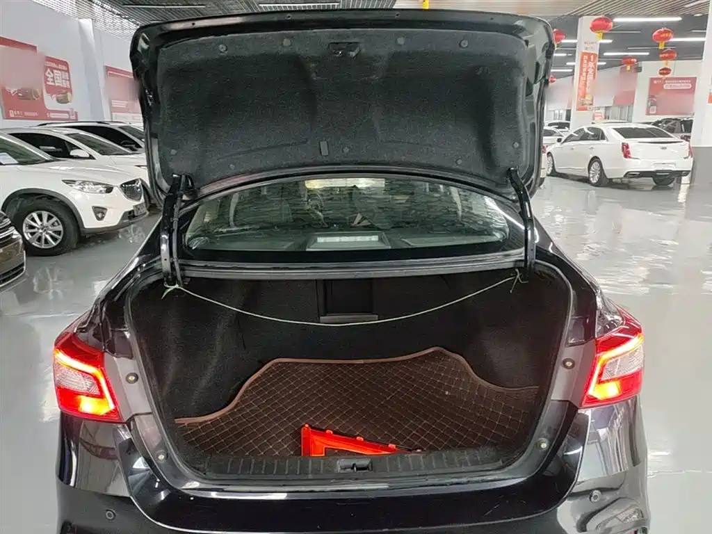 Nissan Sylphy 2018 — фото 19