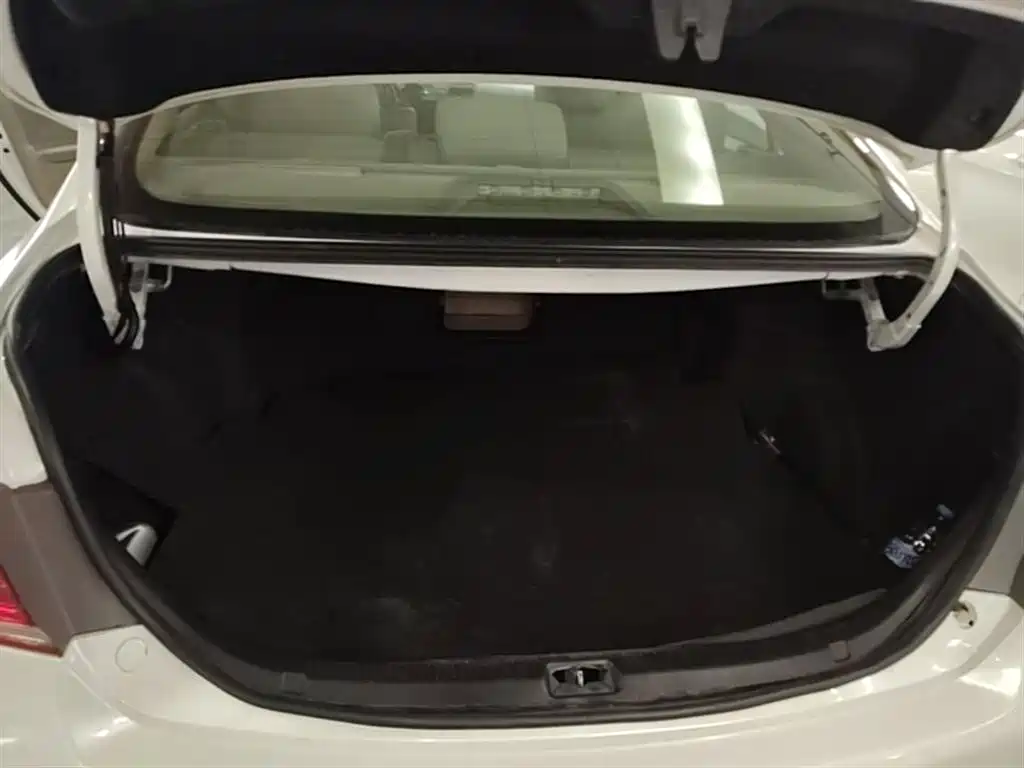 Toyota Camry 2014 — фото 19