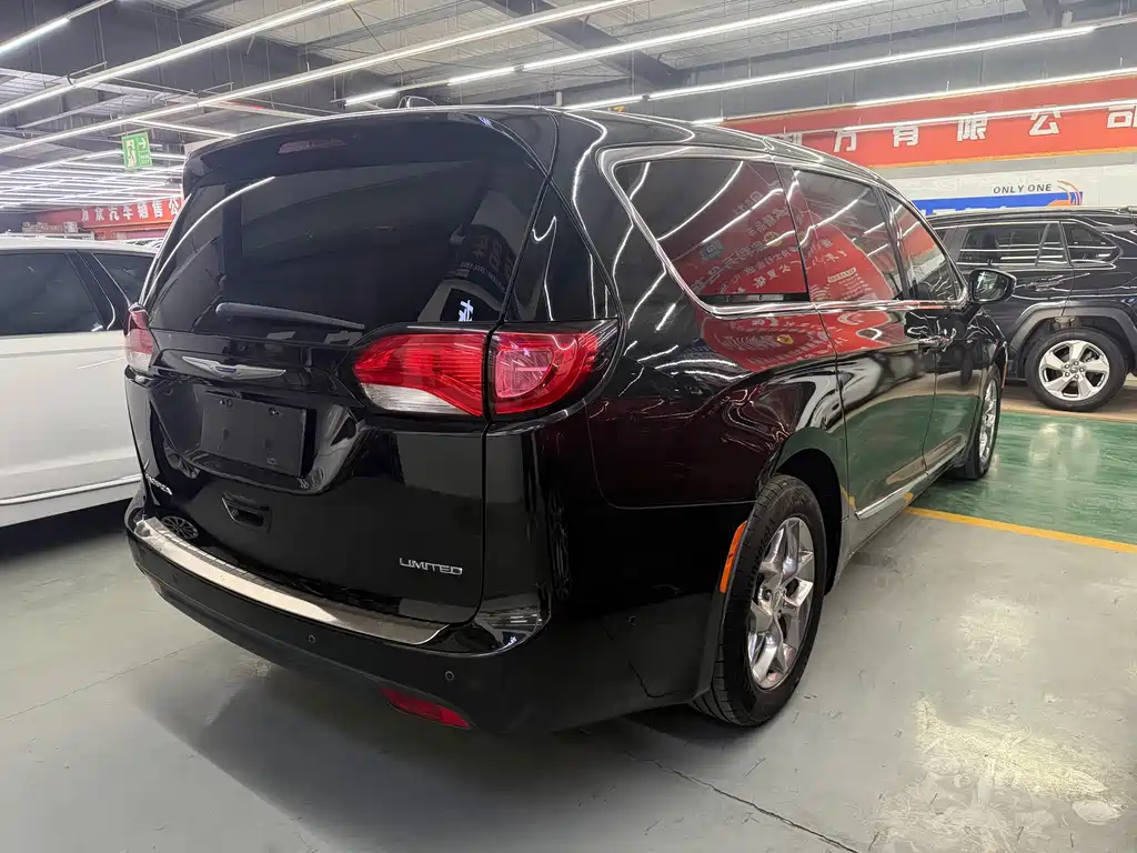 Chrysler Grand Voyager 2018 — фото 16