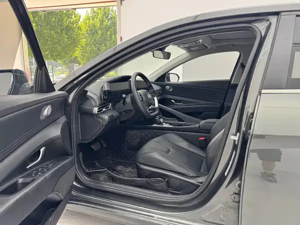 Hyundai Elantra 2024