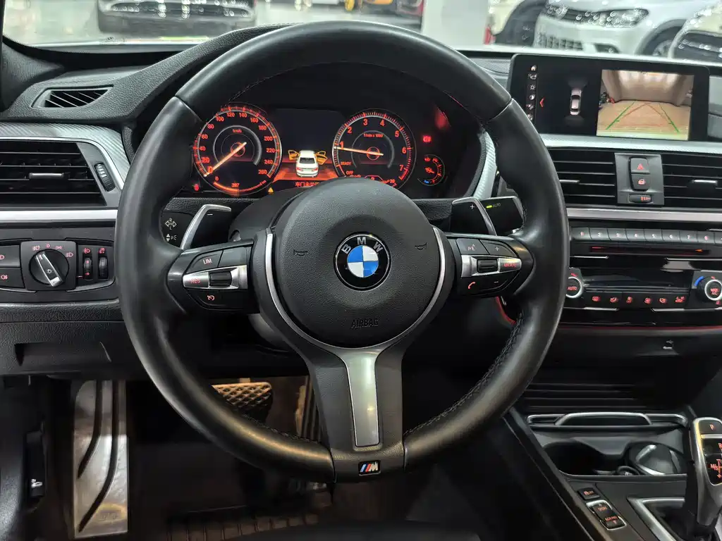 BMW 3 Series 2018 — фото 17