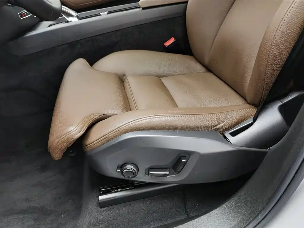 Volvo XC60 2021 — фото 20