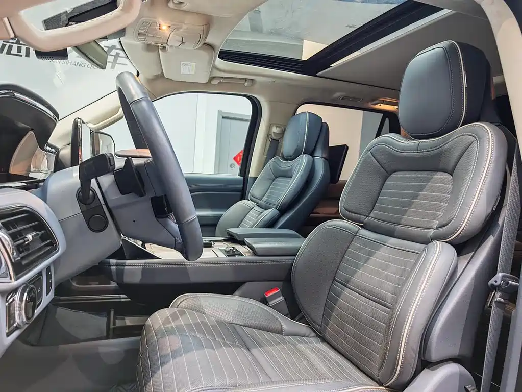 Lincoln Navigator 2022 — фото 10